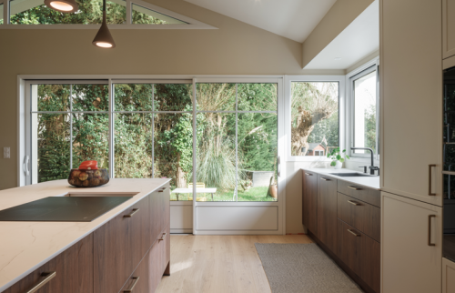 Création d'une extension de maison de 20 m² à Rezé (44400) - cuisine aménagée dans l'extension