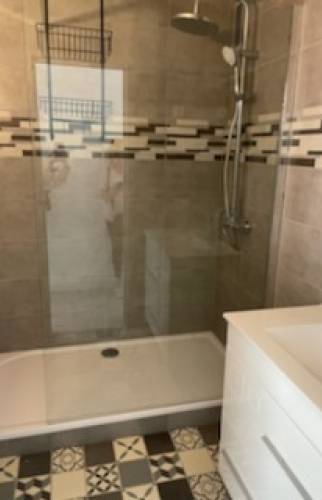 Salle de bain vue douche