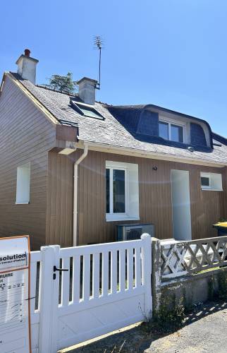 Façade rénovée avec bardage bois après ITE à Bruz