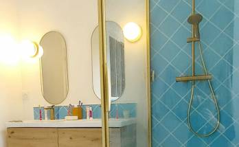 robinetterie et miroirs en laiton