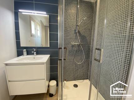 Création d'une salle de bain moderne à Damgan