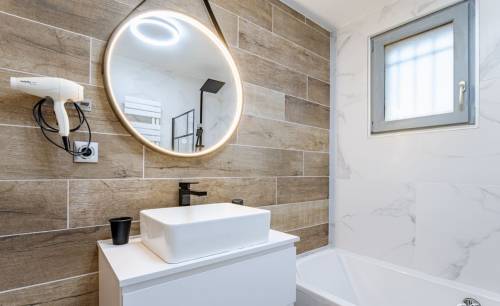 Création de salle de bain avec miroir à éclairage LED - La Valette du Var 83160