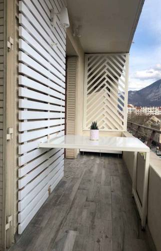 Aménagement d’un balcon dans le centre-ville d’Annecy La Maison Des Travaux d’Annecy