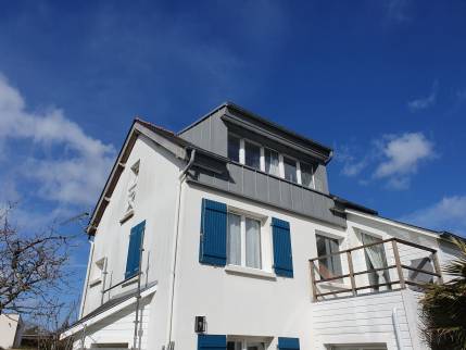 Rénovation de toiture en zinc terminée