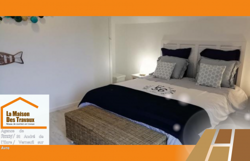 Aménagement intérieur lumineux et chaleureux réalisé avec des artisans qualifiés sélectionnés par votre courtier en travaux.