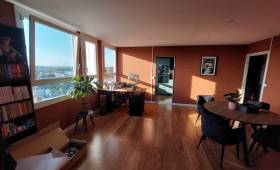 Séjour lumineux dans un appartement rénové à Arras 62