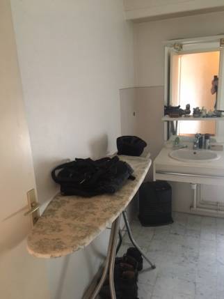 Salle de bain avant travaux de rénovation de l'appartement - Nantes 44