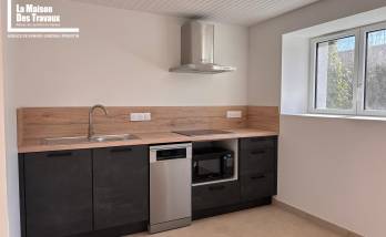 Cuisine moderne réalisée dans une maison entièrement rénovée à Saint-Gildas-de-Rhuys