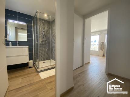 Rénovation totale salle de bain moderne maison Vannes