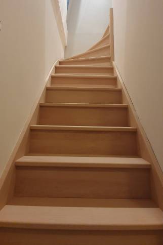 Pose d'un escalier pour l'accès aux combles aménagés - Brie-Comte-Robert 77170