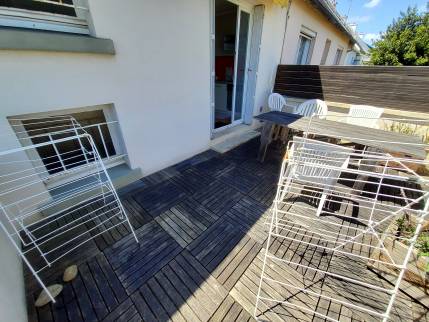 Terrasse avant travaux d'isolation par l'extérieur, étanchéité et pose d'une terrasse en carreaux céramique forte épaisseur sur plots