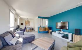 Mise en peinture d'un mur bleu