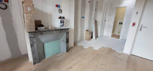 La pose du carrelage est en cours