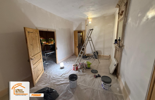 La Maison des Travaux Moûtiers, rénovation intérieure Beaufort, faux plafond LED, placard à ski sur mesure, artisans rénovation Savoie