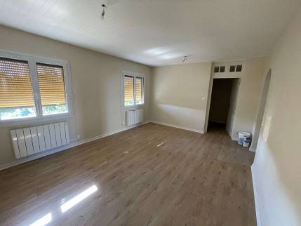  Rénovation intérieure avec pose de parquet stratifié - Bourg-lès-Valence 26500