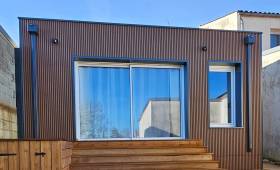 Vue extérieure de l'extension bois