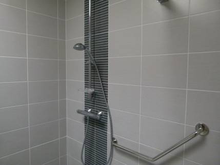 mise au norme douche PMR