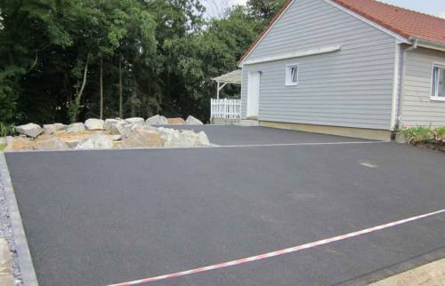 Pose du macadam avant le garage à Altkirch