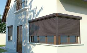 Volets roulants et fenêtres en aluminium installés.