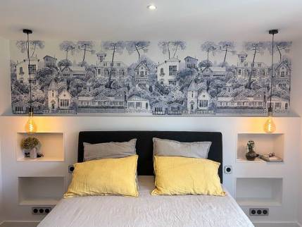 Lentilly (69210) : rénovation d'une suite parentale avec papier peint panoramique et tête de lit sur mesure