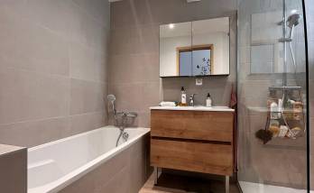 vue d'ensemble de la nouvelle salle de bain