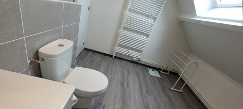 Salle de bain étage - Sèche-serviette