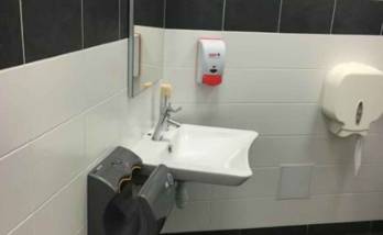 Lave main et seche main PMR Sanitaires femmes La-Maison-des-Travaux-Rouen