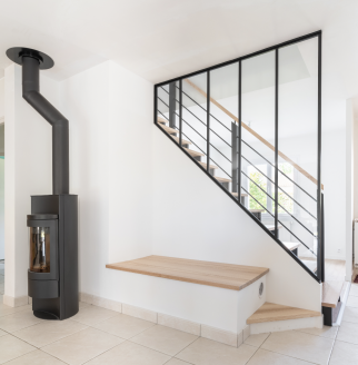 Pose d'une verrière dans une entrée pour séparer de la pièce principle