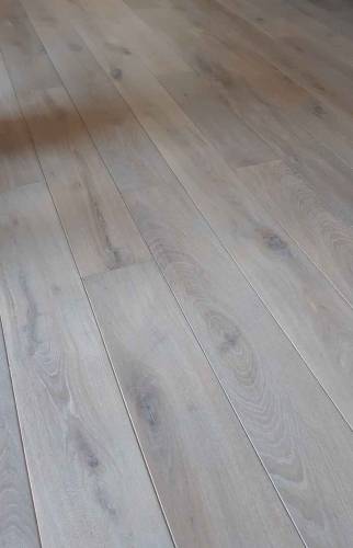 Pose de parquet massif gris de Guérande à Guebwiller