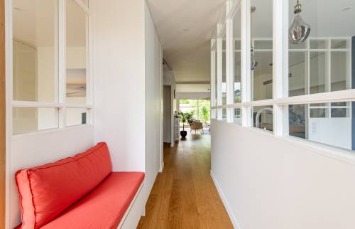 Grand couloir d'une rénovation d'appartement à Paris 16e