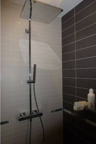 Douche à l'italienne - Détail - maçon 73, plombier 73, plaquiste 73, peintre 73, carreleur 73, électricien 73, menuisier 73
