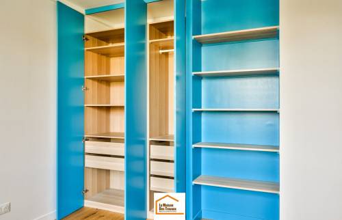 Placard sur mesure avec caissons standards