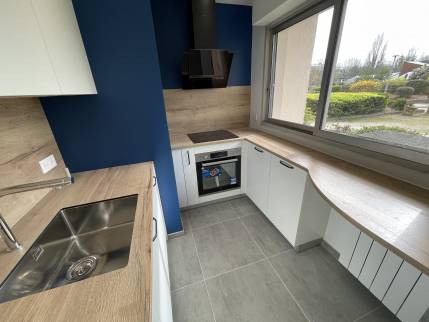 Nouvelle cuisine moderne équipée après rénovation - Nantes 44