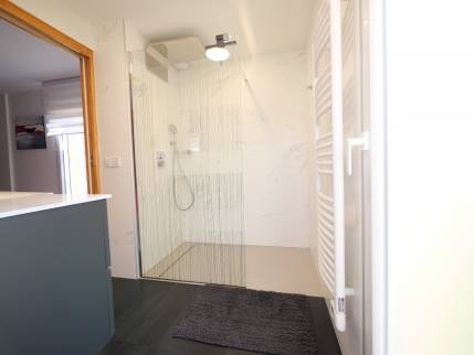 Création de salle de bain - installation d'une douche italienne avec paroi de douche en verre - Nantes 44