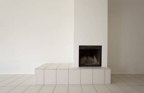 Installation d'une cheminée dans un salon 
