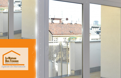 Optimisez la luminosité de votre pièce grâce à une nouvelle baie vitrée installée par La Maison Des Travaux Marmande. Un choix idéal pour allier design et isolation.