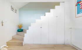 Création de placards sur mesure sous escalier