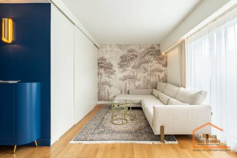 Papier peint végétal et meubles sur mesure