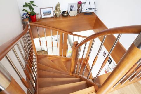 Rénovation de maison ancienne avec pose d'un escalier intérieur en bois - Sainte-Pazanne 44680