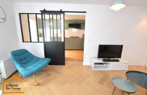 Création d’un salon cuisine – chantier de rénovation à Vénérieu