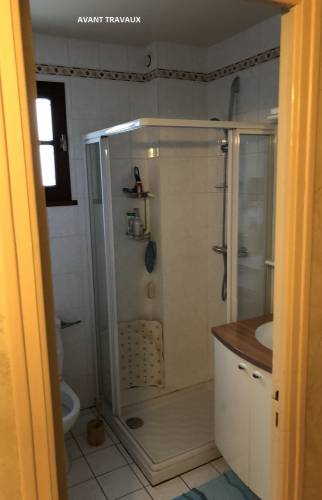 Salle d'eau avant travaux de rénovation/ disposition des équipements à Camaret-sur-Mer (29570)