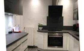 Rénovation de cuisine à Vigneux sur Seine - un carrelage grands carreaux