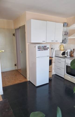 Autre vue de la cuisine côté couloir