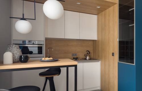 Rénovation petit studio 20 m² avec cuisine fonctionnelle et espace repas à Cergy (95)