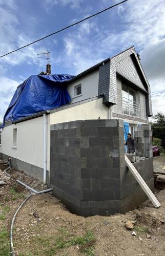Montage extension de maison - Construction de l'extension pour agrandir l'espace