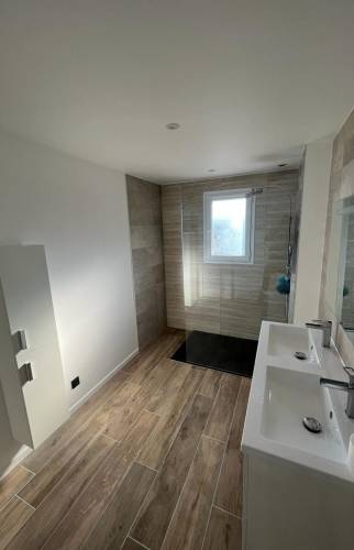 Détail douche à l'italienne - Travaux terminés - maçon 73, terrassier 73, couvreur 73, zingueur 73, charpentier 73, menuisier 73, plaquiste 73,  décorateur intérieur 73, peintre 73, carreleur 73, plombier 73, électricien 73, chauffagiste 73