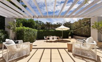 Conception et installation d’une belle pergola en bois 
