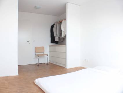Appartement rénové avec aménagement de chambre et placard - Bobigny 93