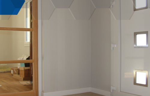 Accueillir un Nouveau-Né dans une Maison Rénovée à Sainte-Maxime