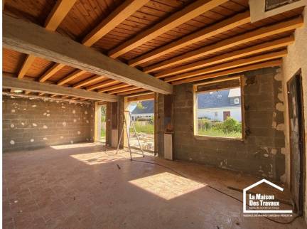 Mise en place de fenêtre dans la pièce de vie La Maison des Travaux Vannes